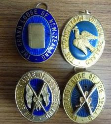 Special Offer – second hand collar emblems