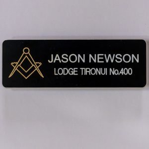 Type 1 (b:w) brooch:magnetic name badge